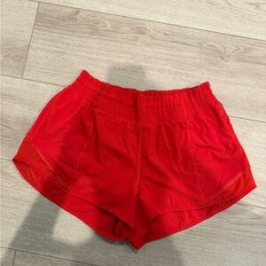Women’s 10 Lululemon Hotty Hot high-Rise lined Shorts 2.5- Hot Heat
